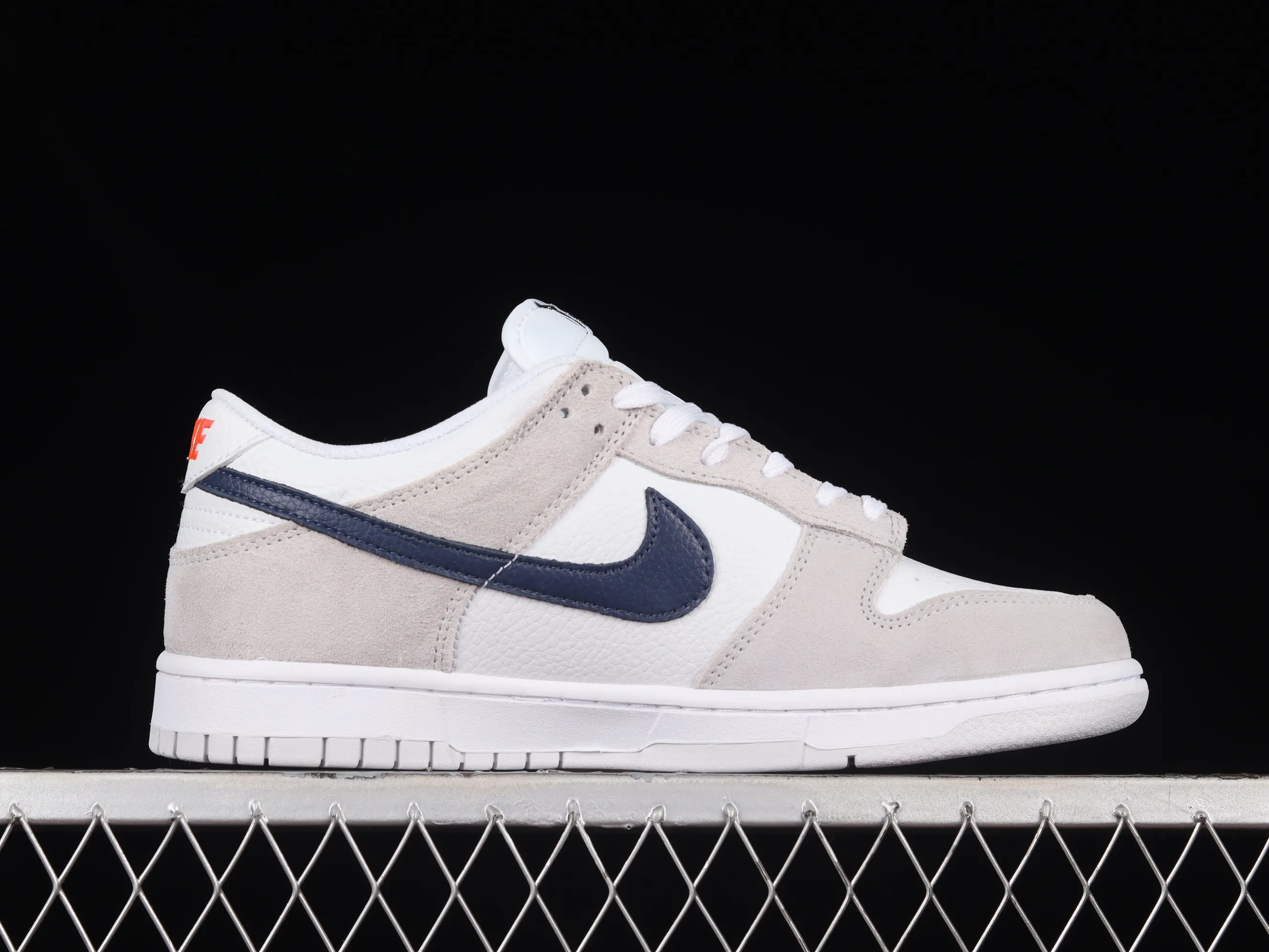 All categories Nk SB Dunk series Nk SB Dunk Low low-top sneakers cost-effective version Nk SB Dunk Low black and white blue SB low-top sports and leisure sneakers FJ4227-001
